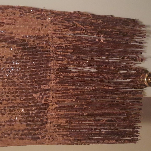 A dress - Picture 3 of 8